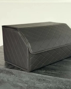 ORGANIZATOR AUTO PENTRU PORTBAGAJ DIN ECO-PIELE (NEGRU CU CUSATURI NEGRE)