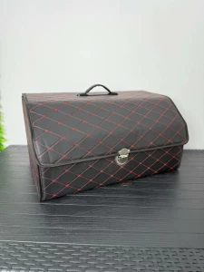 ORGANIZATOR PENTRU PORTBAGAJ DIN ECO-PIELE CU CUSATURI ROSI