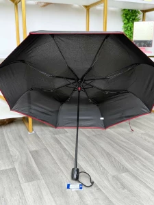 UMBRELA NEAGRA CU DETALII ROSII (M16-416)