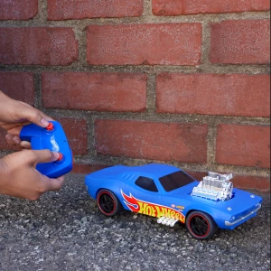 Mașină cu telecomandă Hot Wheels 1:16 "Rodger Dodger"