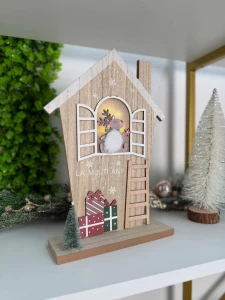 НОВОГОДНЯЯ ДЕКОРАЦИЯ, ДОМИК С ОЛЕНЁНКОМ И ПОДАРКАМИ, 31СМ (CP-24-142)